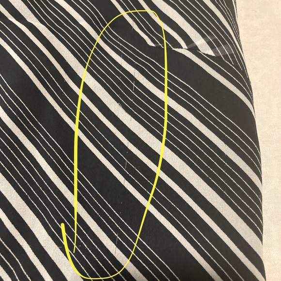 Madison Studio 100% Silk Black and White Striped Sleeveless Top - Picture 2 of 11